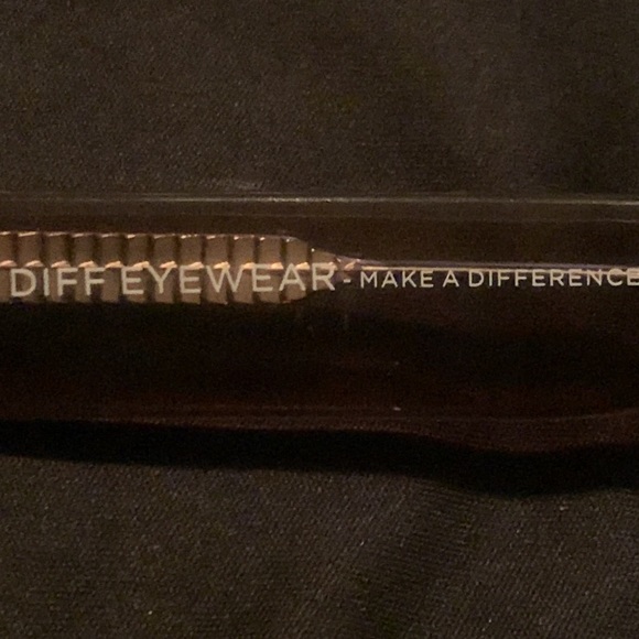 BNWT DIFF sunglasses - Picture 6 of 7